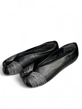 Black Split-Toe Leather Flats with White Embroidery Accent